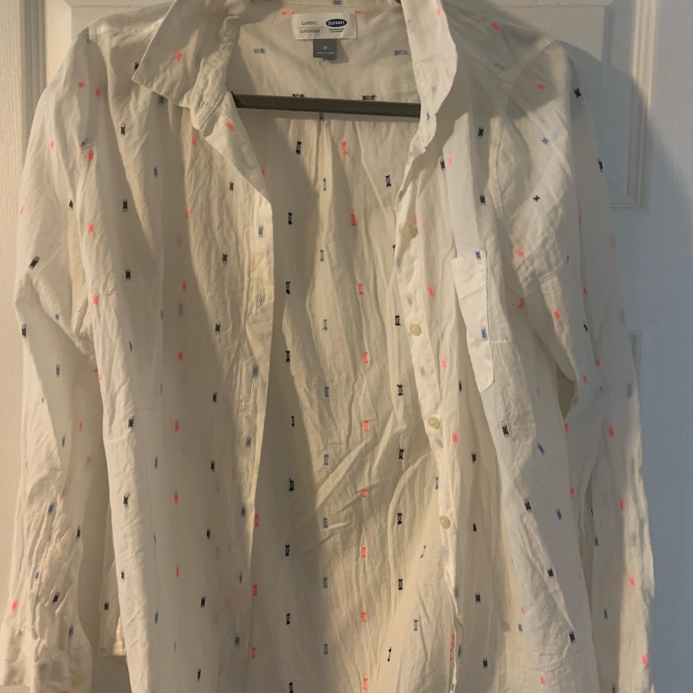 Old Navy Medium size women’s button up blouse.